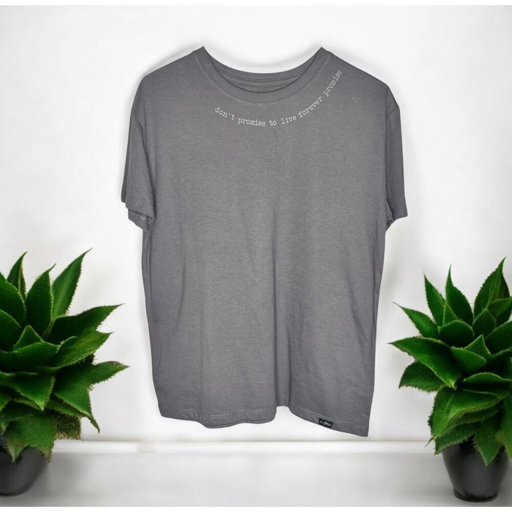 ☀️Atticus Don’t Promise To Live Forever Gray Short Sleeve Graphic Tee Size S